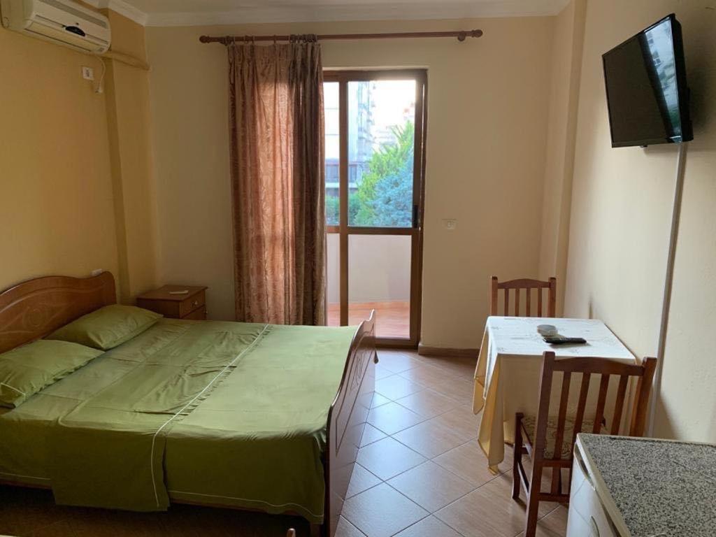 Hotel Palma Durrës Esterno foto