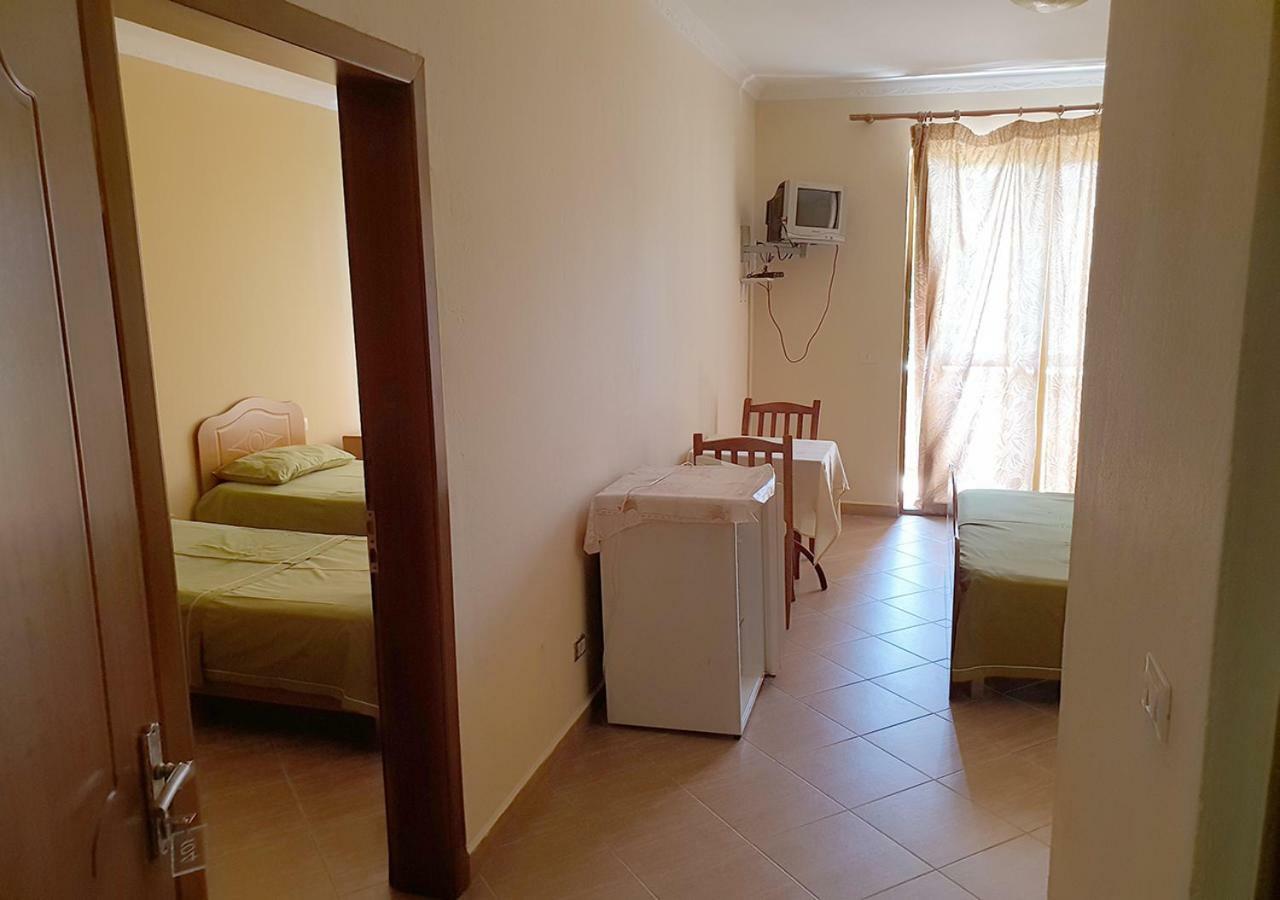 Hotel Palma Durrës Esterno foto