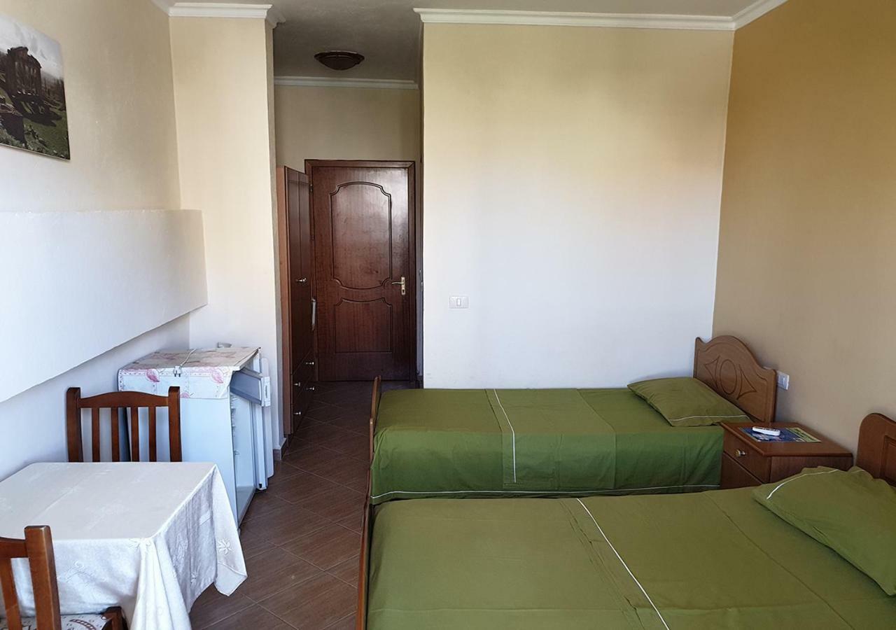 Hotel Palma Durrës Esterno foto