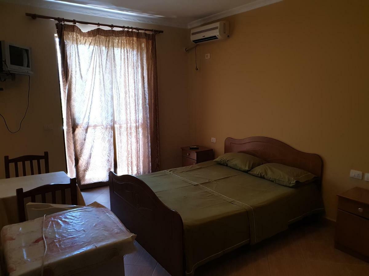 Hotel Palma Durrës Esterno foto