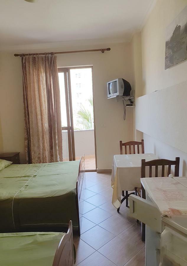 Hotel Palma Durrës Esterno foto